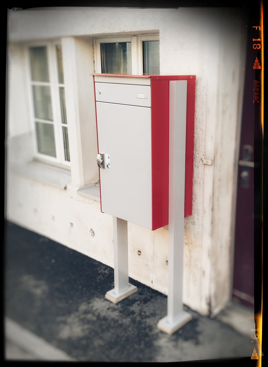 SilFoiera's tweet photo. @postschweiz @the_aeschli Apropos Deponierung.
Ist das Personal eigentlich in Kenntnis bzw geschult, über Einweg SchliessSysteme bei Paketboxen? 🤔
Zuweilen habe ich Zweifel. https://t.co/wLX5bfmCI3