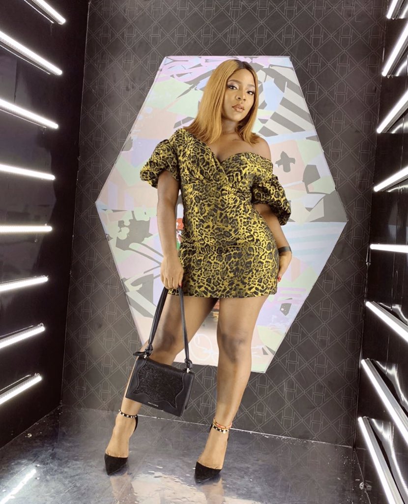 deragiselle's tweet image. Guyssss!!! This is Wosilat of #sgit this babe is hotter than fire and still acts her role as Wosilat in the movie perfectly! Retweet if you think Wosi is a great actor💪🏽 #sgit6

Shalewa
Tito