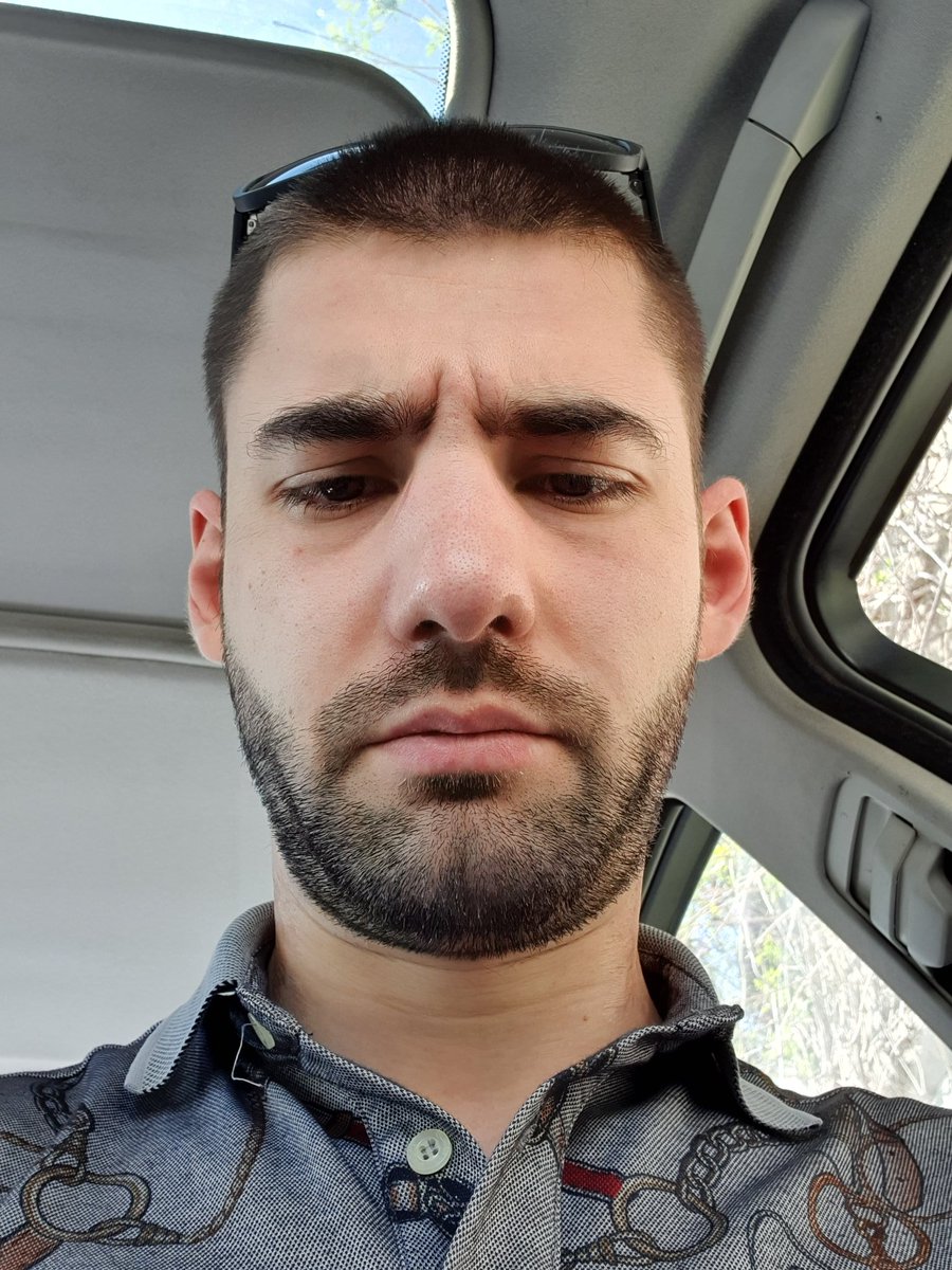 Th3rlStanTheMan's tweet photo. This is what my phone sees every time I look at it 
I challenge @DjGoHam2 @Virtual_Farmer @MrSealyp @LeoDiCaprio
@MrSealyp @MrBeastYT Let's see what your phone sees 😁🤔
Shall we make this a new trend?
#phoneface https://t.co/1VkdY0v2E9
