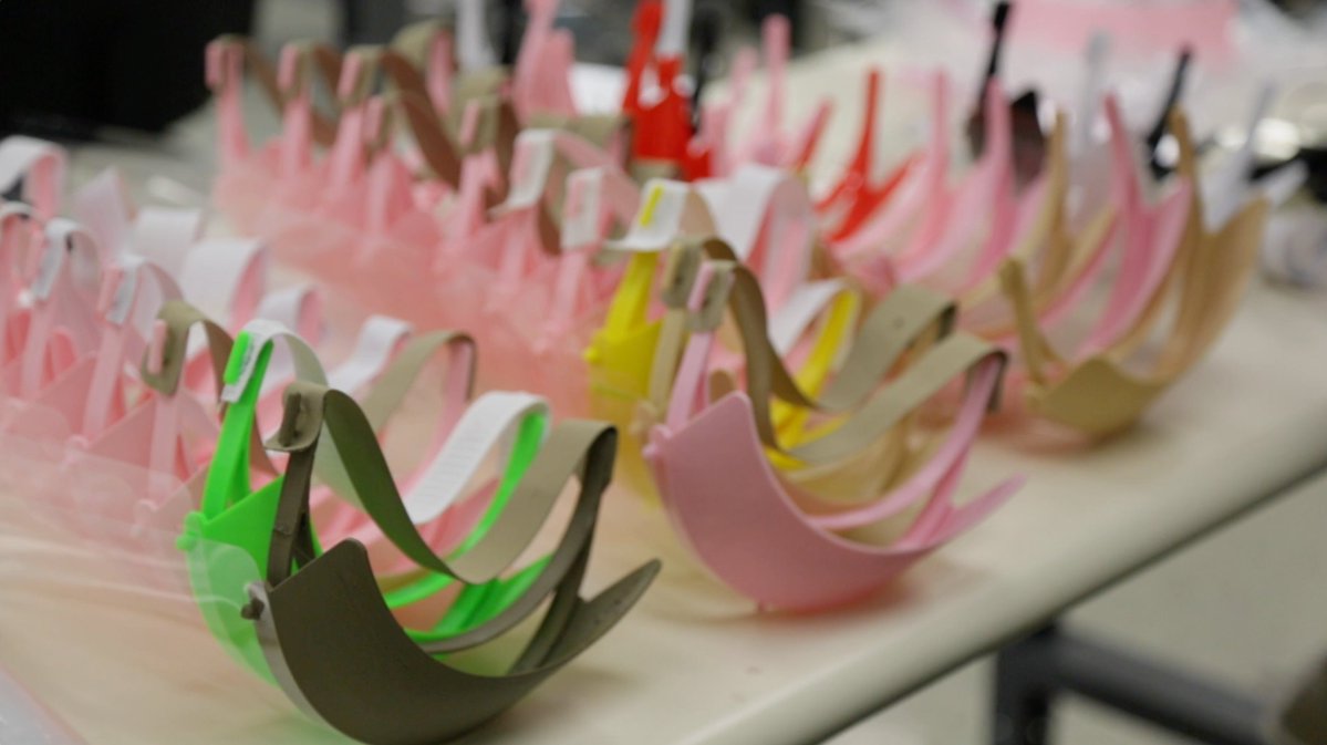 .<a href="/UAlbany/">University at Albany</a> students and faculty use 3-D printers to build medical face shields to address PPE shortage during the COVID-19 pandemic. More at Yahoo!News: google.com/amp/s/uk.news.… <a href="/UAlbanyNews/">UAlbany News</a> <a href="/UAlbanyCEHC/">CEHC</a> #UAlbanyCEAS #UAlbany #OneUAlbany <a href="/SUNY/">SUNY - The State University of New York</a> @JonMuckell