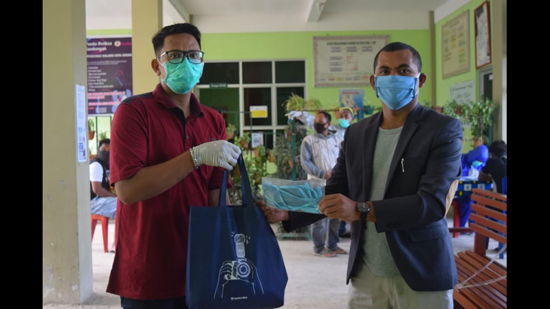 PKSejahtera's tweet photo. Cegah Penyebaran Corona, Anggota DPRD PKS Kota Sorong bagikan 600 Masker https://t.co/FYIa6qU9Kw https://t.co/E2DGMaHi98