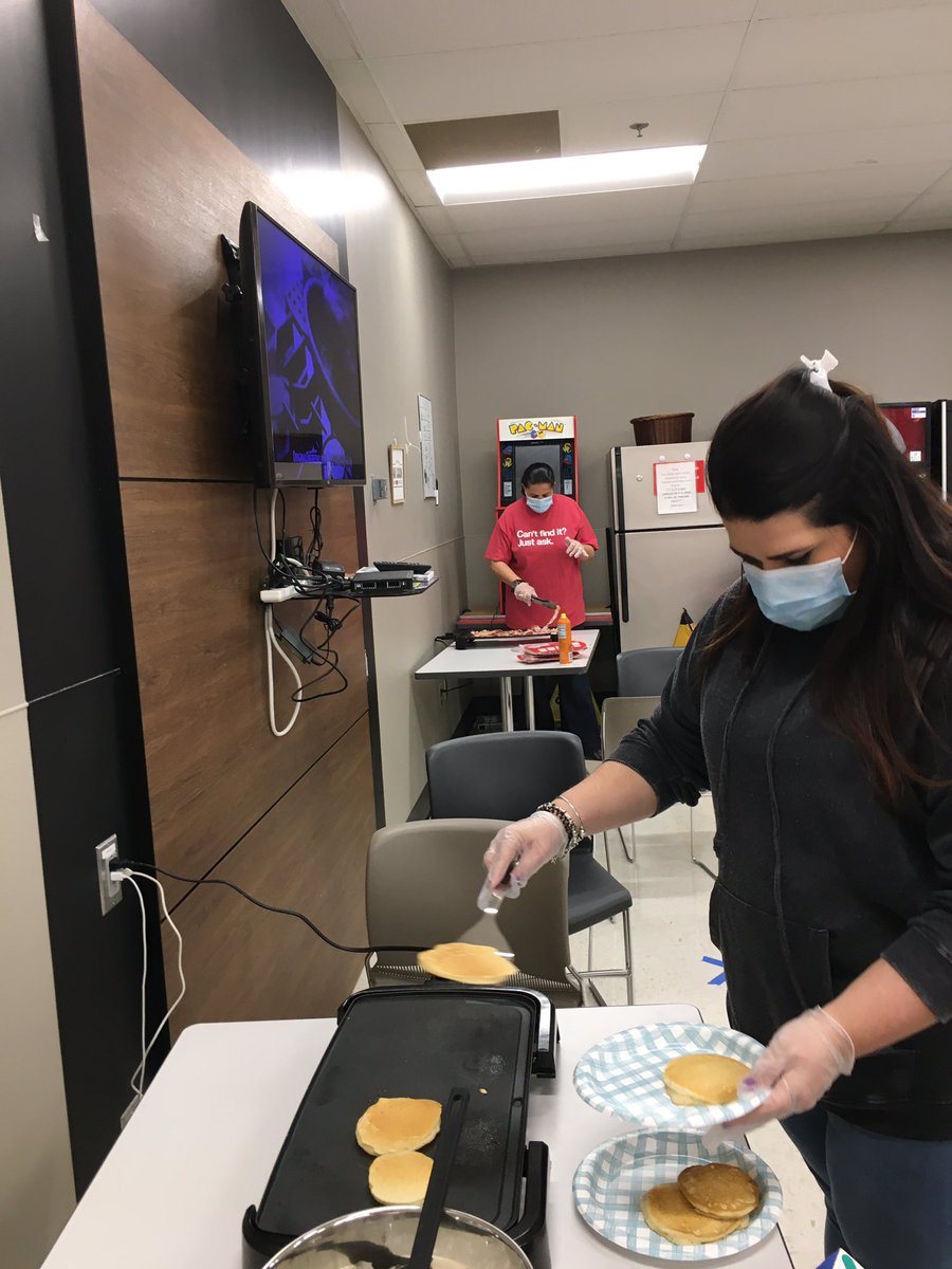 ashpetteruto's tweet photo. Keeping our #SocialDistance to enjoy an early morning breakfast!  Huge Thank You To Our Team for all of their hard work during the #Pandemic #Target #T1404 https://t.co/QHPlOr62fd