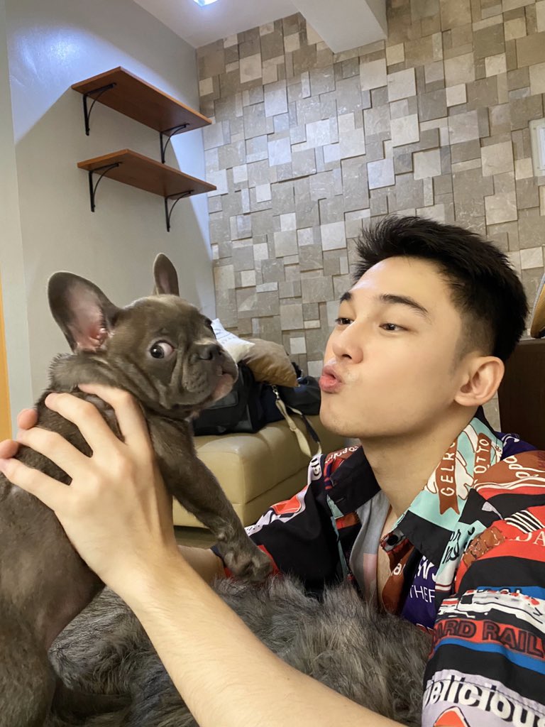 skyquizon's tweet photo. bacon x sky 🐶 https://t.co/80CkZPFEWh