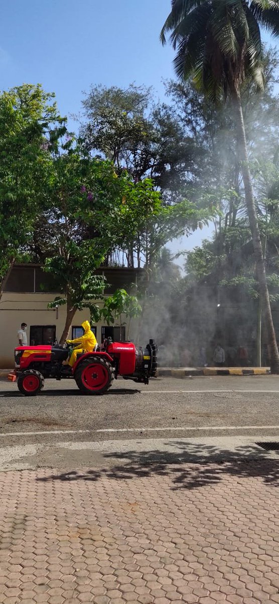 mybmcwardKW's tweet photo. Cooper Hospital,Nehru nagar, Dadabhai road,ville parle,Anand nagar.  Sanitisation in k west area 
Fight against Corona @mybmc 

Citizens are requested stay home stay safe 🙏🙏💐 https://t.co/ynK5TyeTko