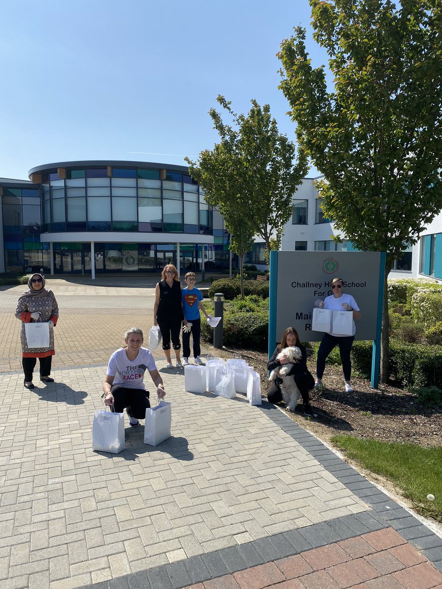 Challney_Girls's tweet photo. Team Challney met today to deliver 50 @LevelTrust learning kits to some of our students. It was lovely to see some of them and the joy on their faces seeing us was priceless #wemissyouall https://t.co/8HgziVhJAM