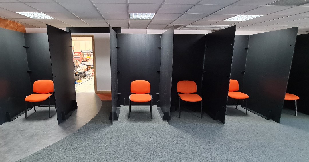 AntinoxProtect's tweet photo. Looking to screen off areas within your facility quickly? #antinox speedywall has endless configurations! https://t.co/jn6bSnTSRf