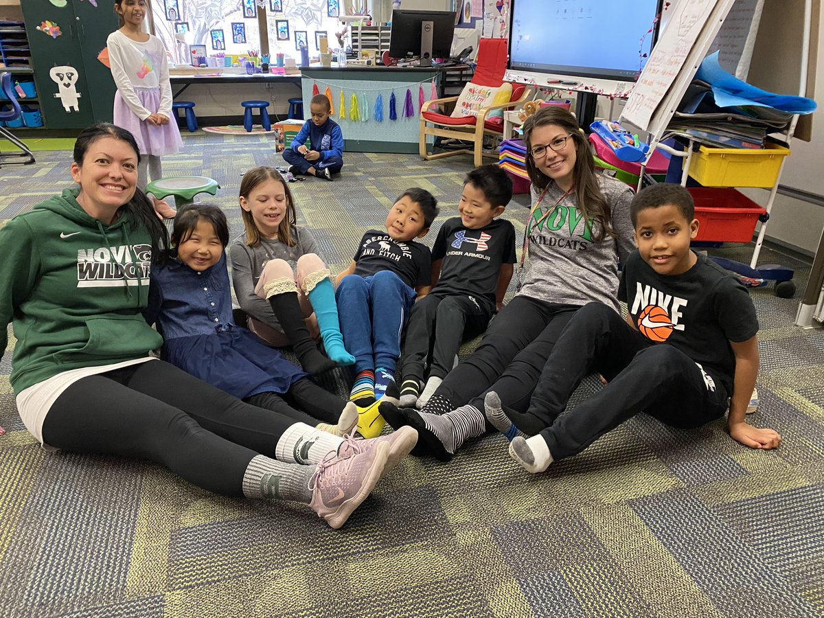 Stevenson2ndGr's tweet photo. E is for EVENTS! We have tons of fun ones at Deerfield that bring so many smiles! Fun run, sharpen the saw day, science fair, parties, celebrations and more! https://t.co/yzMIJwT7ng