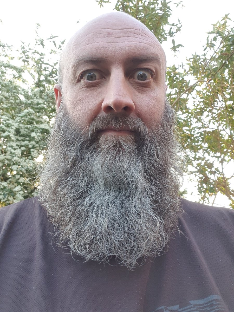 MrSealyp's tweet photo. Challenge accepted @Th3rlStanTheMan This is what my phone sees every time I look at it. I challenge @mancave_beer_ @wombleway @MRSsealyp @BSM_Modding Let's see what your phone sees 😁🤔
Shall we make this a new trend?
#phoneface https://t.co/Ig7a8YdgSY