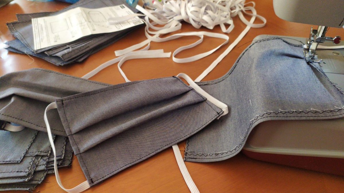 ⬛️⬜️📽️ #1MilióDeMascaretes no s'atura!

👉 Troba mascaretes a <a href="/bonpreuesclat/">Supermercats Bonpreu i Esclat</a> o a través de la teva assemblea de base

✅ Pots adaptar-la, també, a mida infantil

👇 Mides orientatives:

De 3 a 5 anys: 15x12 cm
De 6 a 10: 17x14 cm
De 10 a 14: 19x15 cm

ℹ️ 1miliodemascaretes.cat