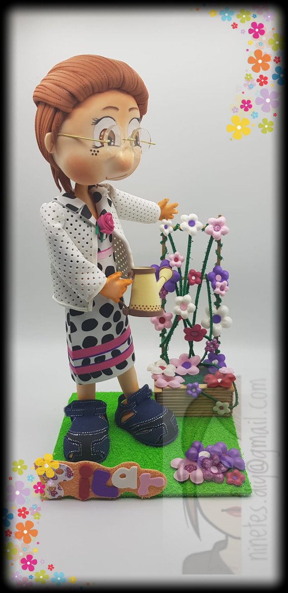 Ninetesdiy's tweet photo. Aquesta #fofucha és la Pilar, fets amb #gomaeva, aviat serà el seu aniversari. "Per molts anys Pilar, gaudeix d'aquest dia tant especial juntament amb els qui t'estimen" https://t.co/GMKllMofzd