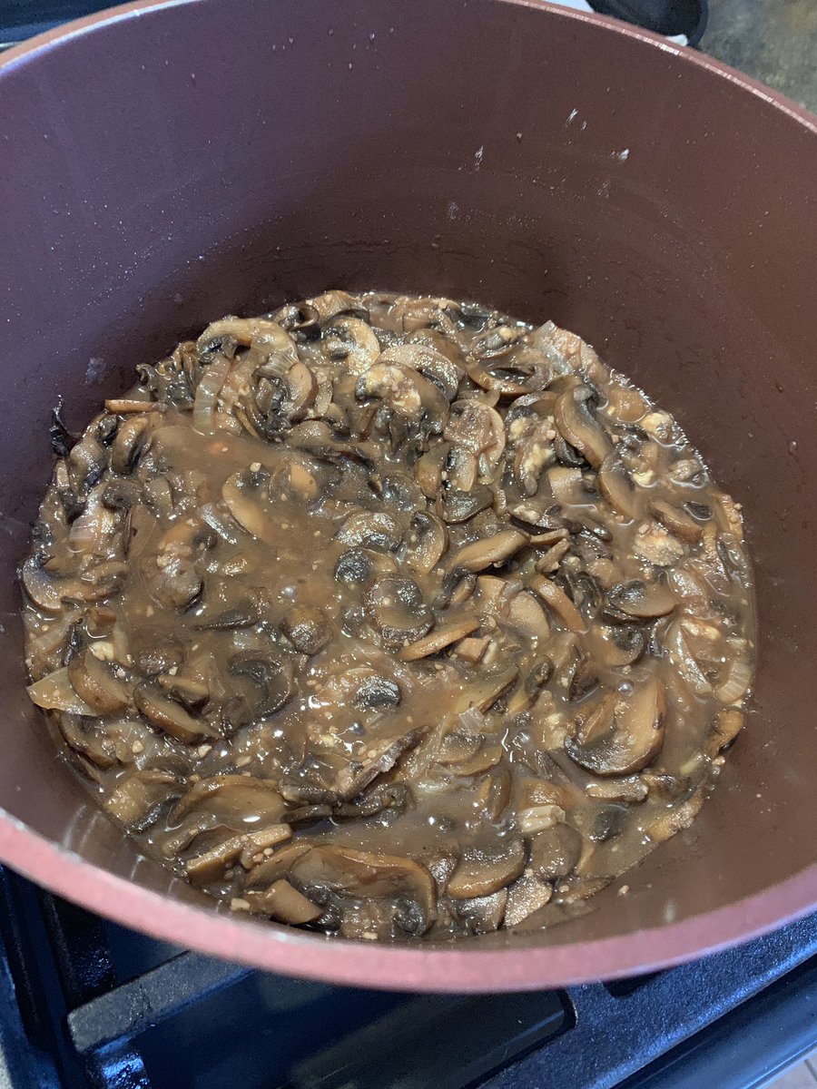 BexSaunders7's tweet image. This, right there, is about to be transformed into the most scrumdiddlyumptious cream of mushroom and garlic soup ever! #getinmabelly