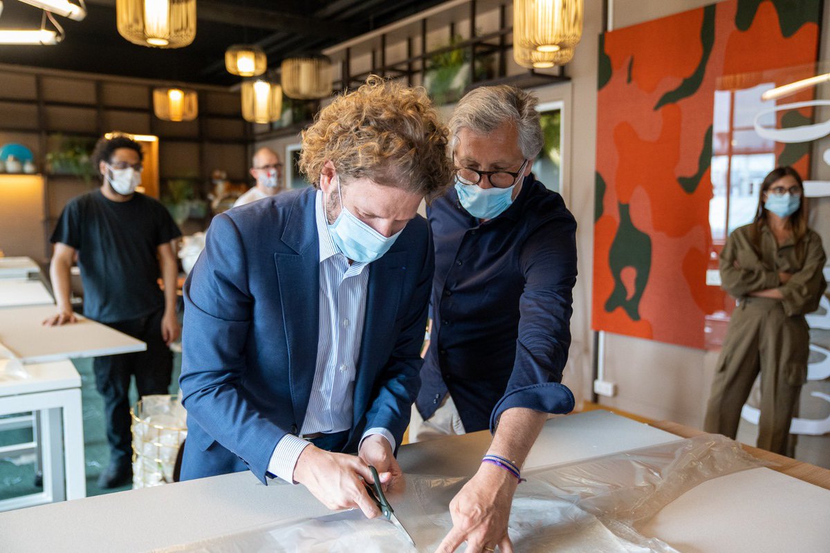 Heureux d'avoir participé aujourd’hui, avec des salariés bénévoles de <a href="/onepoint/">Onepoint</a>, à la fabrication de sur-blouses pour <a href="/IMMontsouris/">IM MONTSOURIS</a>, dans nos locaux. Nous avons besoins de vous tous !
➡ RDV sur lavoixdenossoignants.fr #LaVoixDeNosSoignants #TousSolidaires #FranceUnie #COVID19