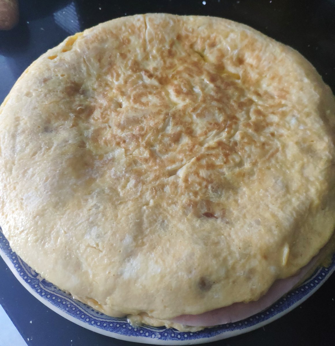 Javitaurino__'s tweet photo. Tortillica de patata con jamón York y queso https://t.co/vM1qavB5Jl