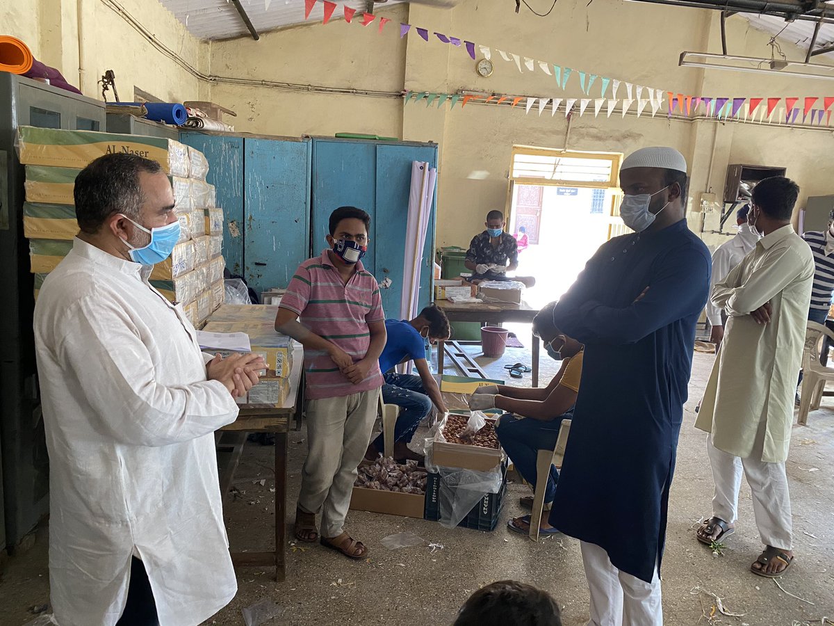 HyderAzam's tweet photo. Took Review of Iftaar & Sehri kit which will be Distributing for Free throughout Ramadan in Malwani Malad (W), Daily 40Tons of Fruits & Milk Pouch will be distributing to 15k Families by #AzamFoundation #StayHomeStaySafe #RamadanMubarak @Dev_Fadnavis @ChDadaPatil @ShelarAshish https://t.co/COlphzRUof