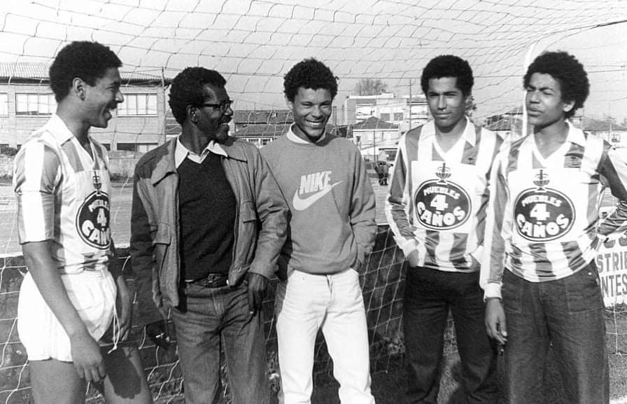 Les conoces <a href="/Julioengonga/">Julio Engonga</a> ??? Dicen que aparte de buena familia, eran grandes futbolistas.....