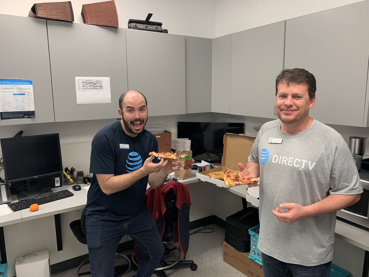 PalatkaPirates's tweet photo. Shout out to @Jamesdecordova hooking up the Palatka squad with some Pizza supporting one of our local Pizza joints and showing appreciation to our frontline employees. 
@dmartin_att @teamgrayT @wdiaz72 @jrluna11 https://t.co/dzKJ5QEL46