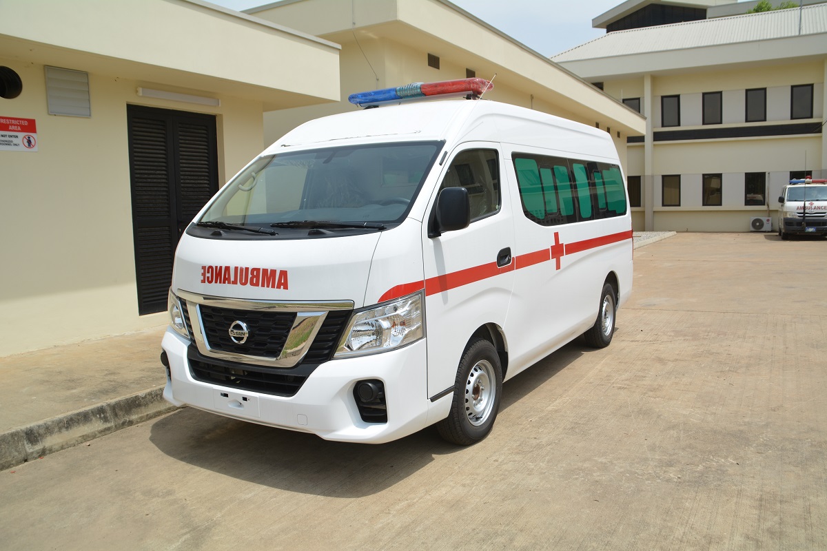 EdwardKallon's tweet photo. UN's support to Nigeria's COVID19 response intensifies: Today, I handed over to the Government an ambulance, over 4.7 million gloves, 10,000 face shields, over 19,000 face masks and thousands of other medical supplies. @Chikwe_I @NCDCgov @Fmohnigeria @AminaJMohammed @RonKayanja https://t.co/ZNUb0qoTl8