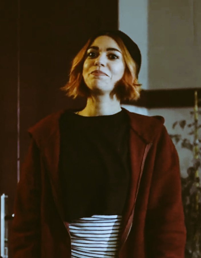 Azra kaya looks&outfits,a thread  #avlu  #cerenmoray