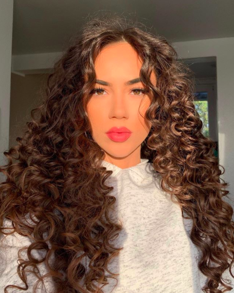 Sunshine + Curls to make for a great Friday 💋 Happy weekend babes!