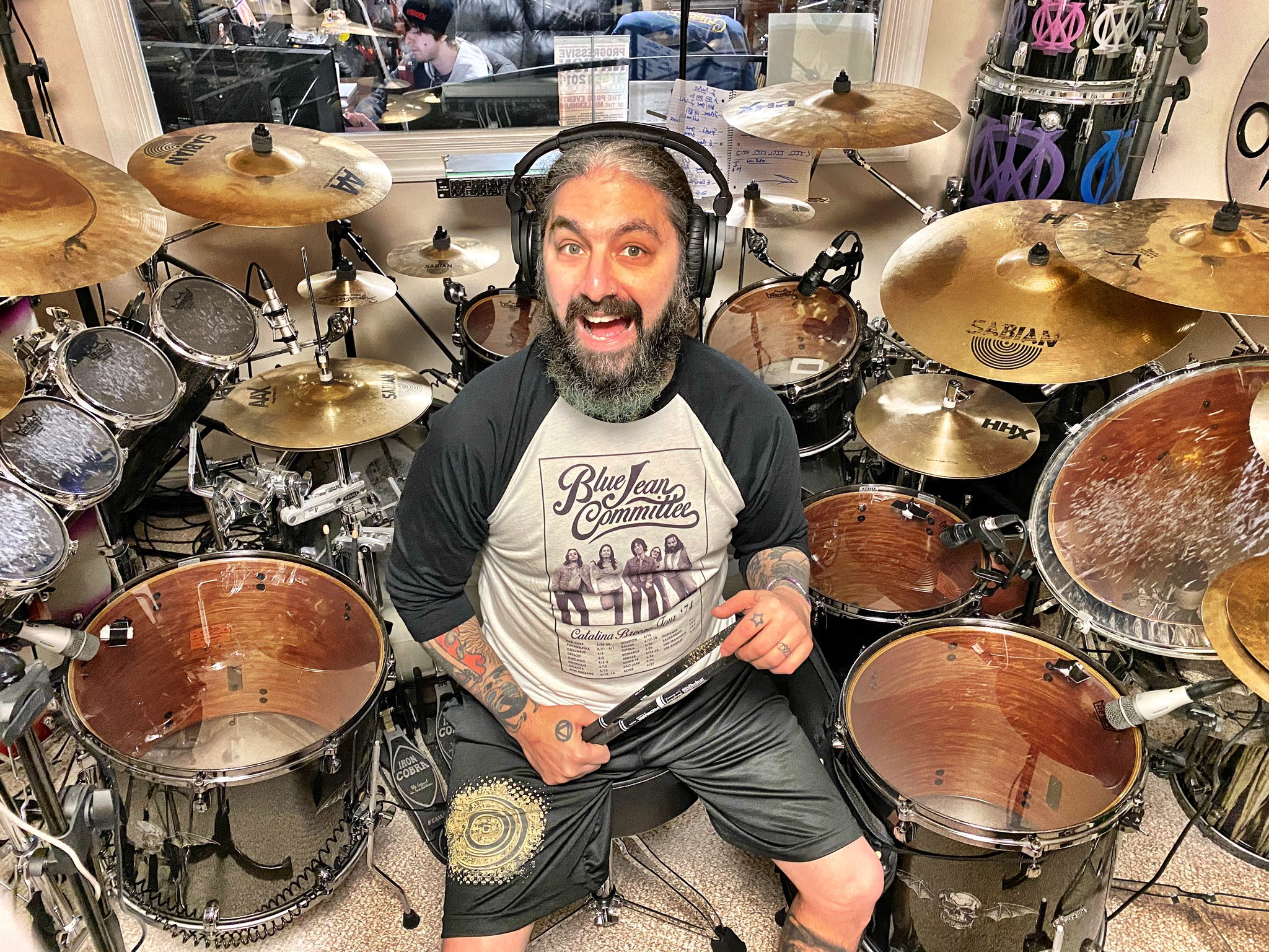 Mike drum kit. Майк портной барабанщик. Mike Portnoy Dream Theater. Dream Theater портной. Dream Theater барабанщик.