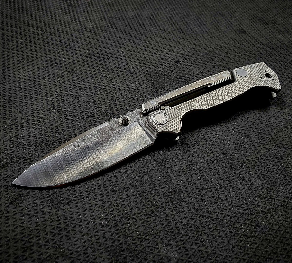 Metal_Complex's tweet photo. The Andrew Demko MG AD-15 - Oh my goodness... what a magnificent beast! My review here - https://t.co/8Aq4MCNGF7
.
.
#andrewdemko #mgad15 #ad15 #knife #knifecommunity #knifenut #knifepics #knifelife #knives #edc  #pocketdump #knifecollection #knifeaddiction #edcknife https://t.co/Wq7k2q67ad