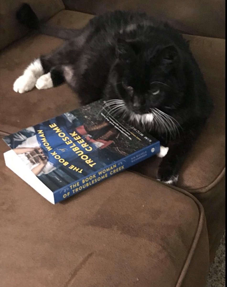 LiverpoolPubLib's tweet image. Our staffers continue to share for #NationalLibraryWeek2020. Enjoy a look at #pets, #food, #books from Cheryl, Valerie, Cindy.
Celebrate #FindTheLibraryAtYourPlace by posting your own!