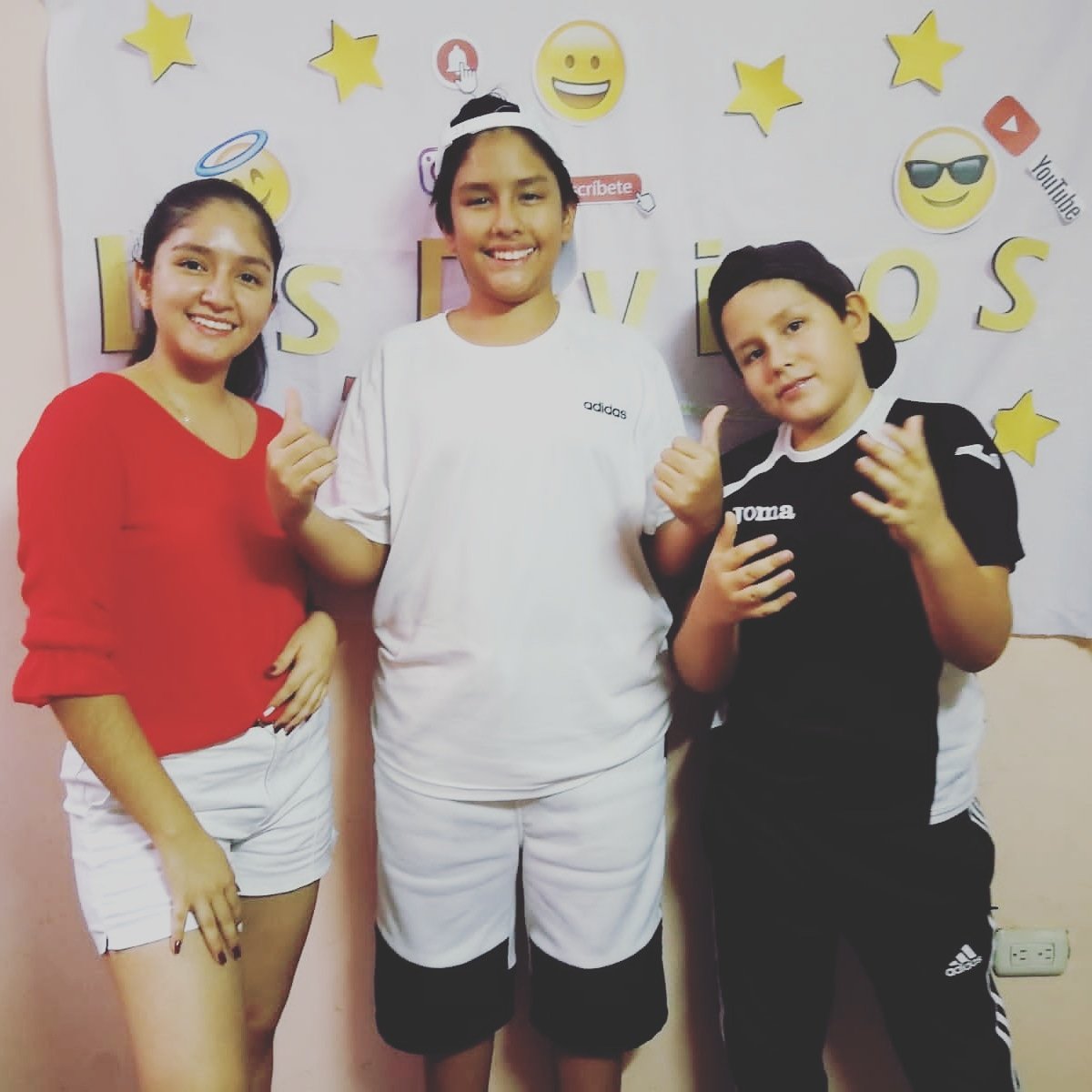 DivinosLos's tweet photo. Hermanos siempre unidos 😊😀😝 https://t.co/lcqBa54sfN
