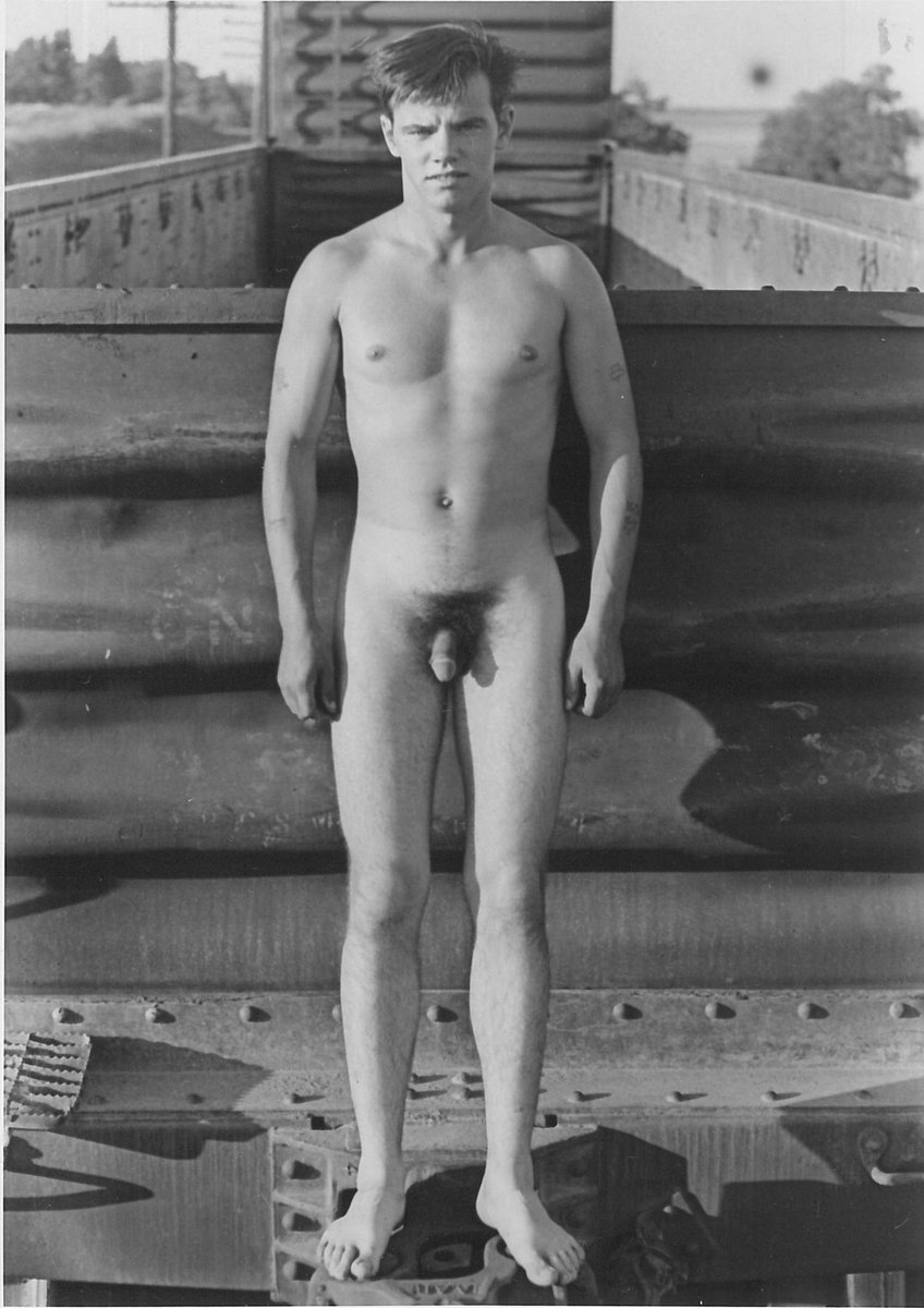 creatureblackl1's tweet photo. Davis Danby [Photos by Frank Borck, attributed to B.D.R. aka BDR] Toronto, 1969 or earlier #davisdanby #frankborck #bdrstudio #vintagemen https://t.co/e9PtbUPBxI