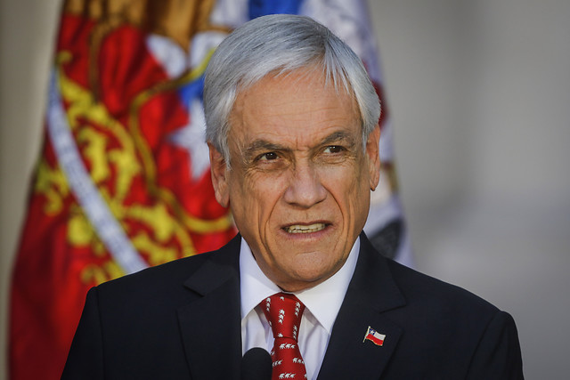 adnradiochile's tweet photo. 🔴 MINUTO A MINUTO | Sebastián Piñera: "Cuando todo esto termine, me gustaría que se dijera que el presidente no escatimó en esfuerzos, que se diga que me tocó enfrentar dos de los desafíos más importantes de los últimos años" https://t.co/u71nNUfj5E https://t.co/OSnlNNKjm3