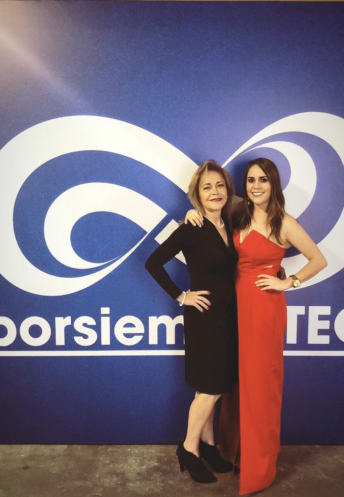 pamemorenof's tweet photo. Mi mamá es la persona más fuerte y positiva que conozco y en verdad espero con ansias el día en que pueda regresarle todo lo que ha hecho y sigue haciendo por mi 😭♥️ https://t.co/P7C8hgSzTP