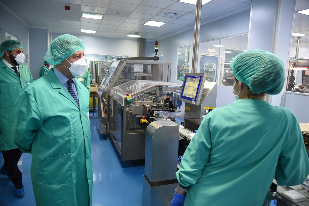 garciapage's tweet photo. Vengo de visitar la planta q la compañía farmacéutica @InsudPharma tiene en el P.I.Miralcampo Azuqueca de Henares, Guadalajara. Quiero agradecerles enormemente la labor científica q los investigadores q trabajan allí realizan de una manera más desinteresada y coordinada que nunca https://t.co/rO1Z7ScPa1