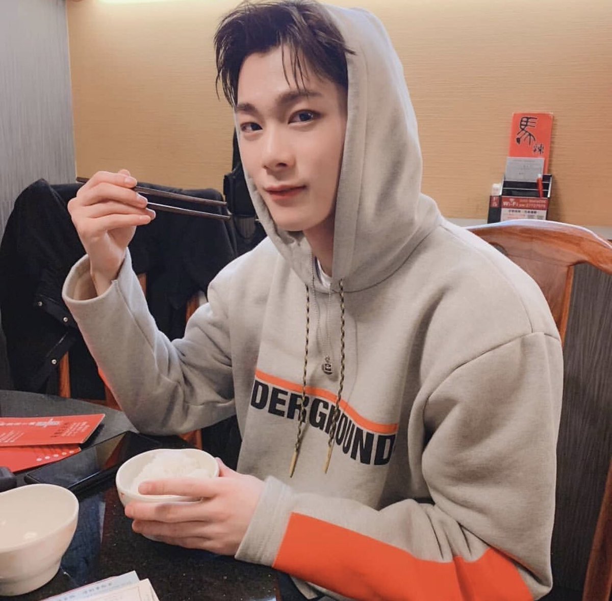 ╔═°∴,*⋅✲══✰══✲⋅*,∴°═╗Astro wearing Grey Hoodie/Sweater         ✲ A thread ✲╚═°∴,*⋅✲══✰══✲⋅*,∴°═╝