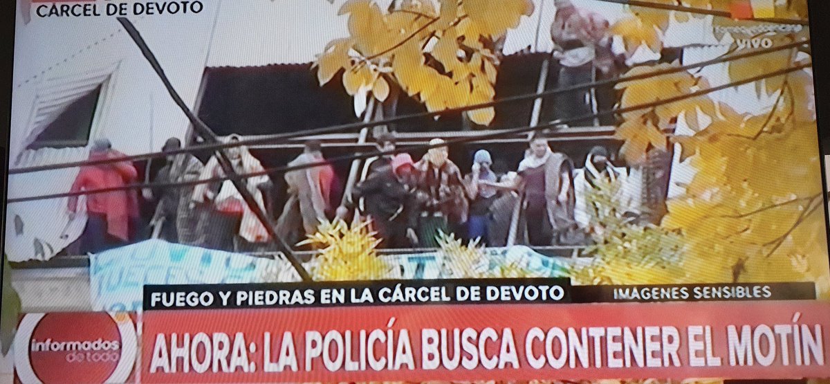 MatiBagnato's tweet photo. #AHORA Devoto
Los mismos q cuando mataron, robaron y violaron q JAMÁS les importó la vida y el dolor d sus victimas ahora piden prisión domiciliaria y q los cuiden del coronavirus?? y para cuidarlos se pone en riesgo la vida de los ciudadanos de bien?
BASTA DE LIBERAR ASESINOS !! https://t.co/dIVB2eZZMb