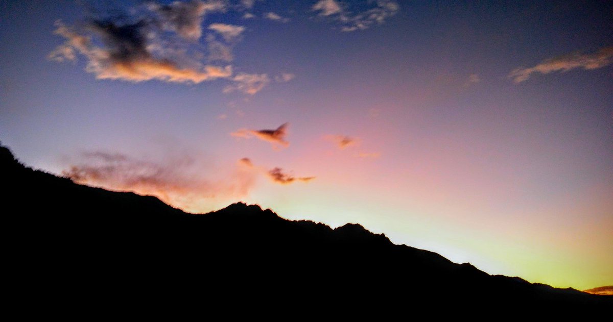 himalayanraven's tweet photo. Colors of Sky
.
Also check out my new travel video-
https://t.co/0O5wrSMLmf
Blog - https://t.co/Nfcwngn1mh
.
#travel #Ladakh #ladakhdiaries #mobilephotography #StormHour #ThePhotoHour #sunset #sky #mountain https://t.co/nZojgqim7p
