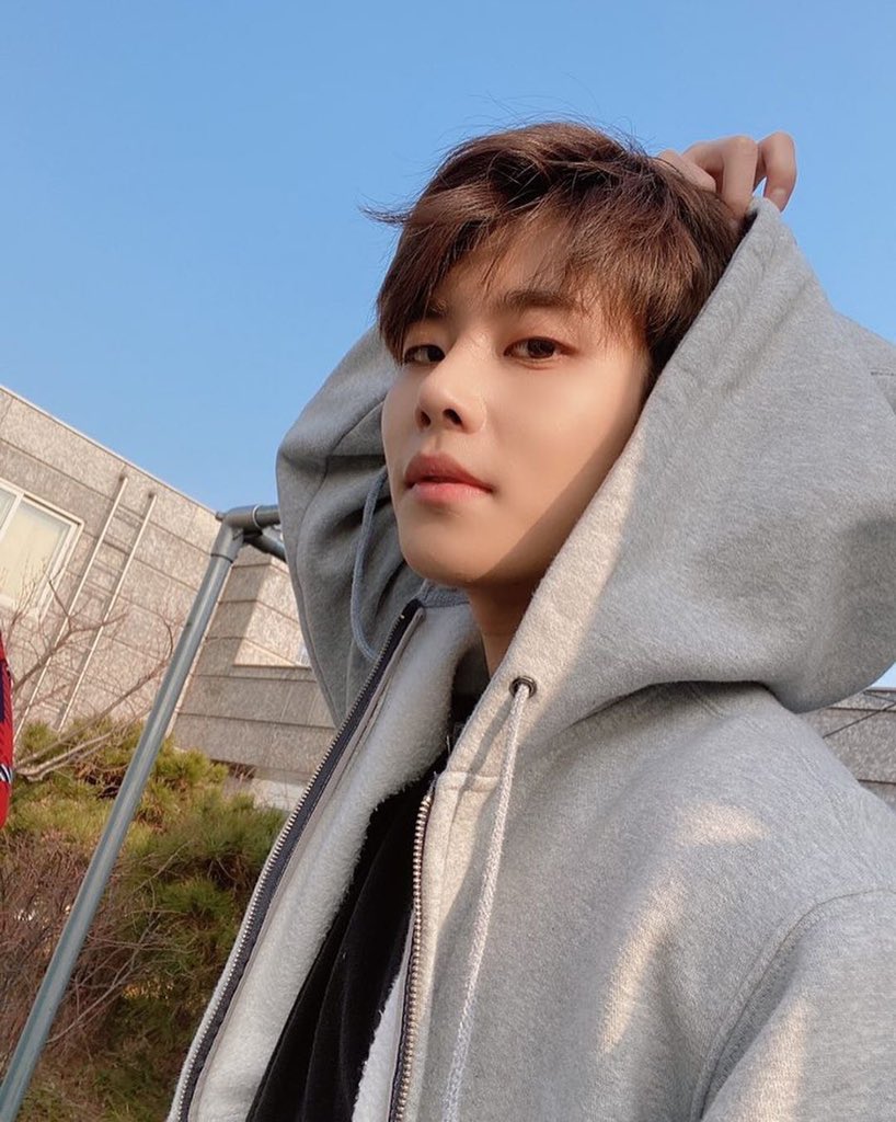 ╔═°∴,*⋅✲══✰══✲⋅*,∴°═╗Astro wearing Grey Hoodie/Sweater         ✲ A thread ✲╚═°∴,*⋅✲══✰══✲⋅*,∴°═╝