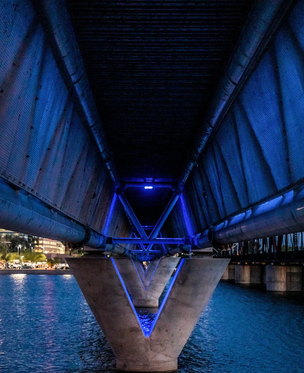TempeTourism's tweet photo. Discover our ⒷⓁⓊⒺ tributes throughout Tempe to say “thank you” to healthcare heroes everywhere while you're safely out and about this weekend 💙 #LightAZBlue #ThankYou #HealthcareHeros #TogetherTempe #OurTempe https://t.co/k1EEOgMNVR