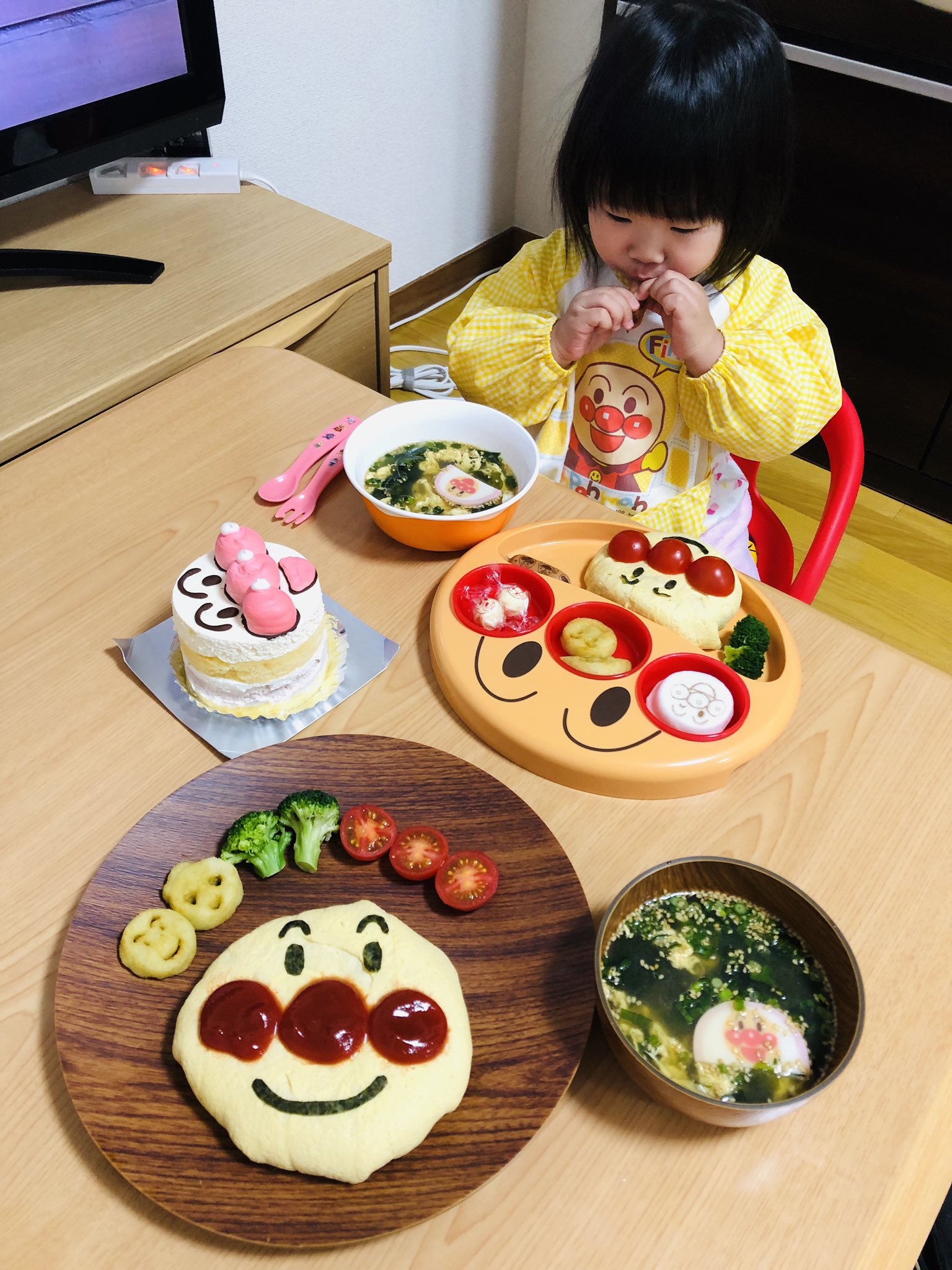 ひさか はるあママ 2歳になったお祝いにアンパンマンプレートごはん作ってみました そしてボヌールのアンパンマン ケーキでアンパンマンづくし 笑 改めておめでとう娘 年4月11日 ひさか飯 2歳0ヶ月ごはん キャラクターごはん ひさか はるあママ 2歳になったお祝いにアンパンマンプレートごはん作ってみました そしてボヌールのアンパンマン ケーキでアンパンマンづくし 笑 改めておめでとう娘 年4月11日 ひさか飯 2歳0ヶ月ごはん キャラクターごはん