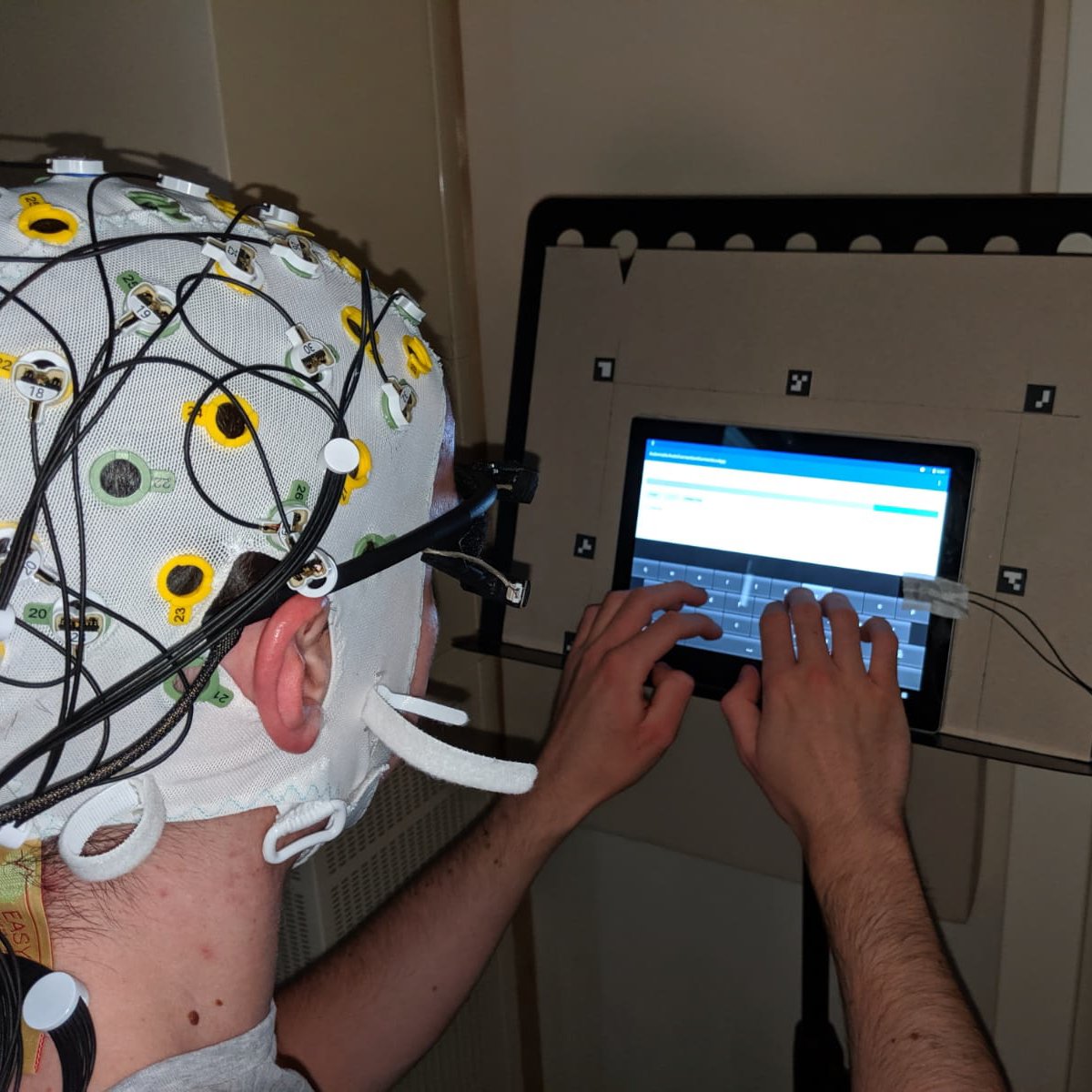 Felix Putze (@felix_putze) on Twitter photo Our CHI'20 paper "Platform for Studying Self-Repairing Auto-Corrections in Mobile Text Entry based on Brain Activity, Gaze, and Context" (together with Wolfgang Stuerzlinger from SIAT, SFU) is now available. #chi2020 @sig_chi <a href="/UniBremenCSL/">Cognitive Systems Lab</a> @UniBremen
dl.acm.org/doi/abs/10.114… Our CHI'20 paper "Platform for Studying Self-Repairing Auto-Corrections in Mobile Text Entry based on Brain Activity, Gaze, and Context" (together with Wolfgang Stuerzlinger from SIAT, SFU) is now available. #chi2020 @sig_chi <a href="/UniBremenCSL/">Cognitive Systems Lab</a> @UniBremen
dl.acm.org/doi/abs/10.114…