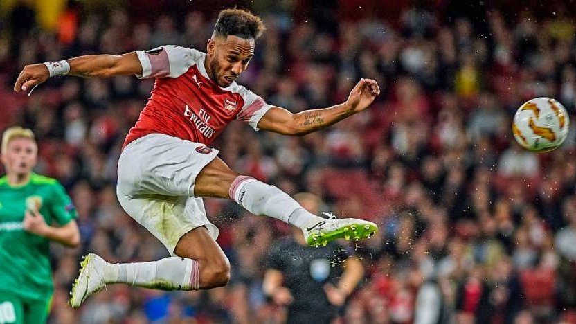 He's played 17 games this season at ST scoring 9 goals. Playing 9 games at LW scoring 8 goals. Whilst scoring 3 goals from RW. This is consistent throughout his career. He's also won 16 points for Arsenal this season and scored 43% of their goals in the league. Incredible.
