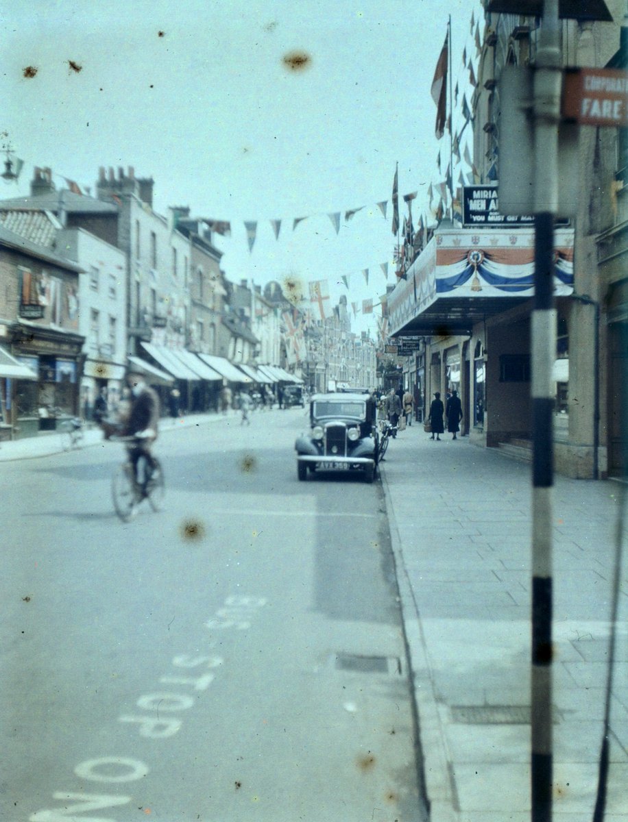 Crouch Street, looking East. The old Odeon cinema is now a crumbling relic of a bygone age. This was where I saw all movies growing up; I think the last I saw there was Jurassic Park... 4/14