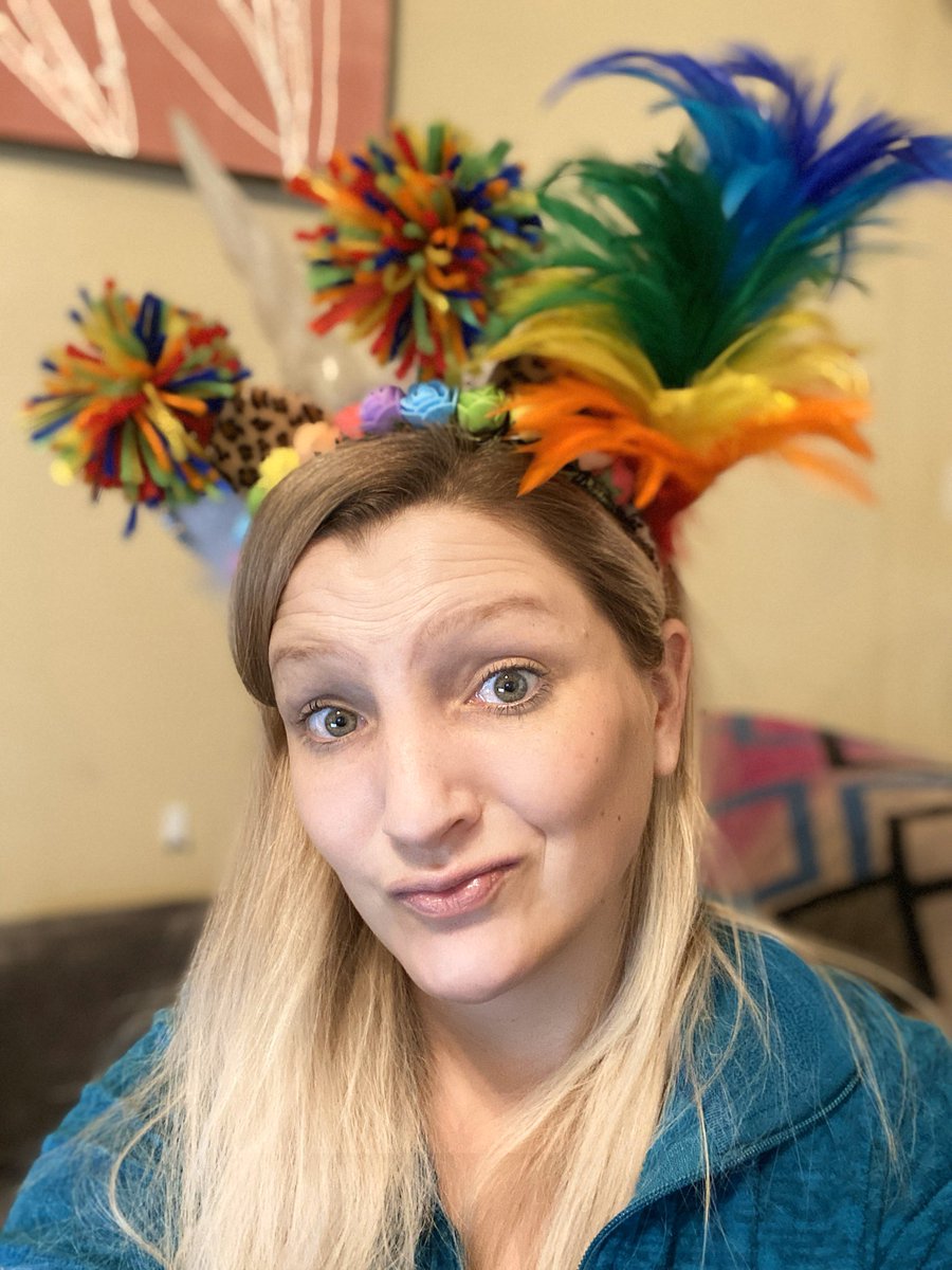 MsPelto's tweet photo. You Guys... I think neon is kinna my thing.. Just sayin’. #CIMSspiritweek #80sbaby #weglow #circa85 #hatdaypishplease I GOT HATS #pjs? All day erryday #schooltshirt? I’m the head of field trip shirt designs- I GOT 20!!! https://t.co/SidaHZYlJh