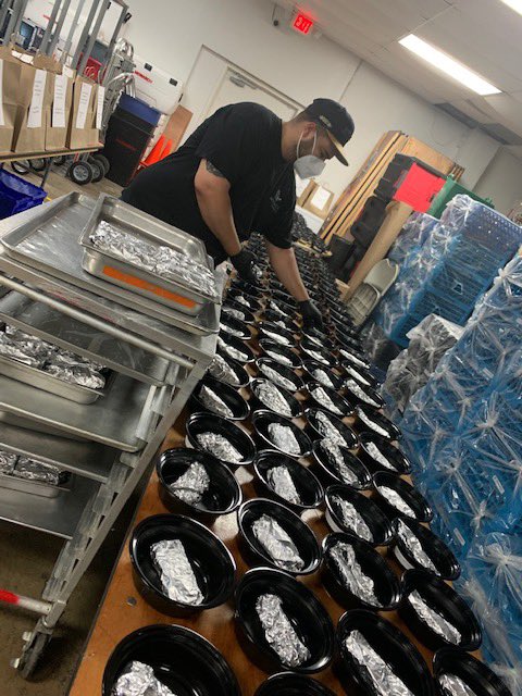 ALaForce's tweet image. Good morning from #projectFRONTLINE 😍 breakfast delivery to @memorialhermann thanks to your donations to feed our #HealthcareHeroes #houston @AthletesCauses @JSThree8 @JettReddick @RealJoshReddick