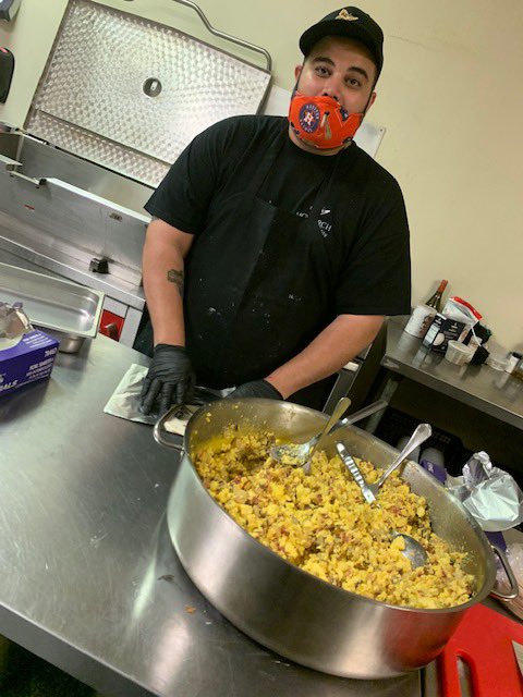 ALaForce's tweet image. Good morning from #projectFRONTLINE 😍 breakfast delivery to @memorialhermann thanks to your donations to feed our #HealthcareHeroes #houston @AthletesCauses @JSThree8 @JettReddick @RealJoshReddick