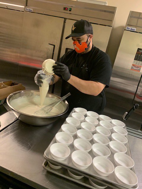 ALaForce's tweet image. Good morning from #projectFRONTLINE 😍 breakfast delivery to @memorialhermann thanks to your donations to feed our #HealthcareHeroes #houston @AthletesCauses @JSThree8 @JettReddick @RealJoshReddick