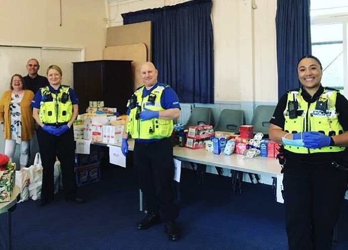 KingstandingWMP's tweet photo. Thank-you @ElimLifeChurch for all that you do in our community &amp; to all those that volunteer, it was an absolute pleasure to help and provide to our residents ❤️🌈 #StayHome #OneCommunity #CareInOurCommunity #NeighbourhoodPolicing @WMPolice @IfteAhmedWMP https://t.co/KgdLJBNKu2