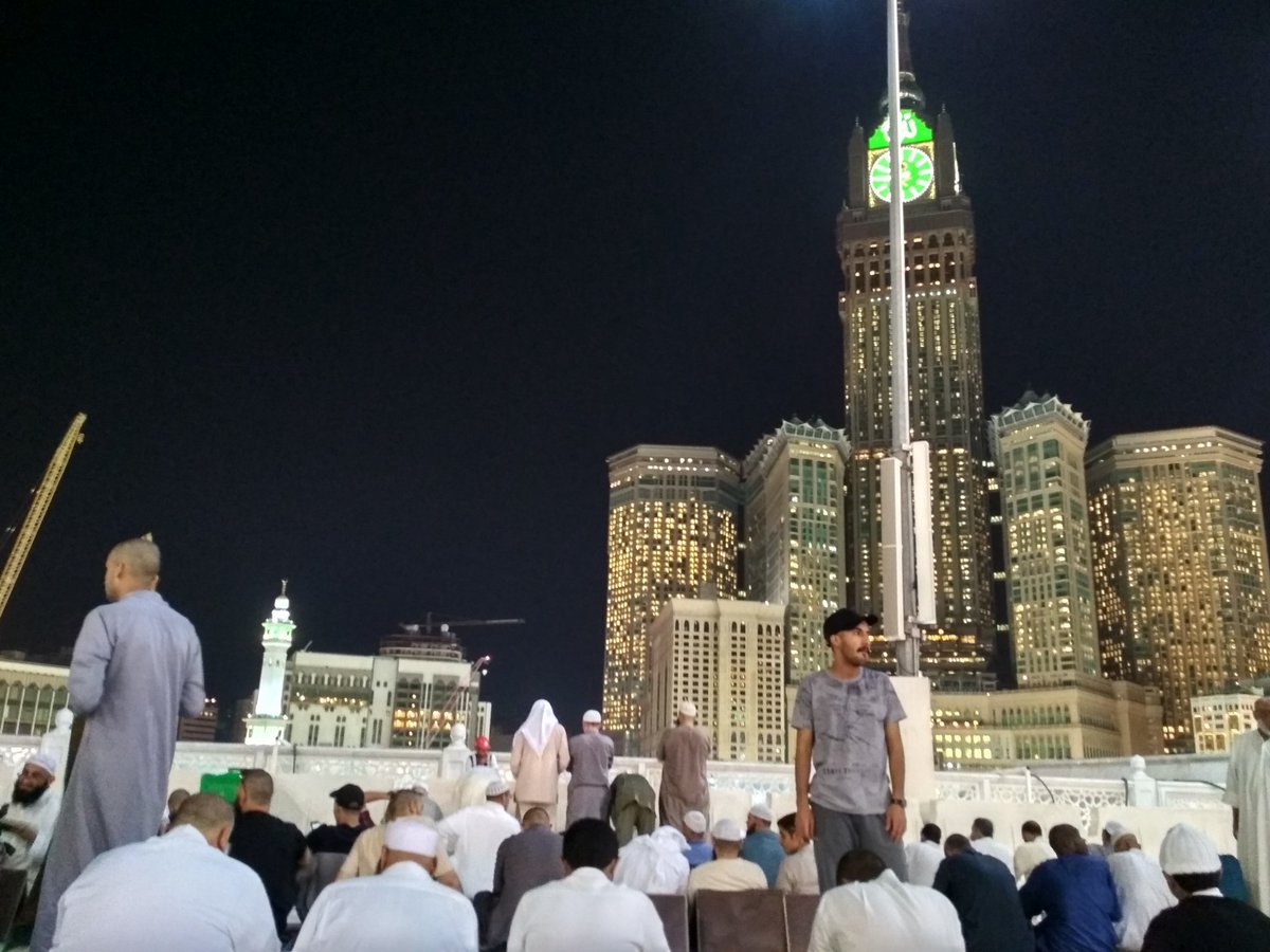 0mohammed4's tweet photo. في العام الماضي١٤٤٠
كنامعاً في سطح الحرم نفطر ونصلي التراويح
رحمك الله ياخالد... 
ًاللهم اجعل تلك الأكف التى رفعها قُبيل الإفطار تحلق بين أغصان سدر الجنةورياحينها، اللهم اجعله يرتع بتلاوته في رياضها ونعيمها، اللهم اجعل من تأمينه على قنوت الأمام،قبولاً منك ياكريم،ومغفرة له ورحمة. https://t.co/KI7ri1IRs1
