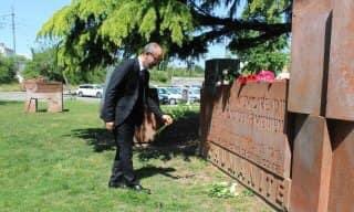 NAJinbachian's tweet photo. Avec Le bureau du @c24_2607 a hommage aux victimes du #GenocideArmenien à #Valence et #BourgLesValence en présence du maire @NDaragon @Prefet26 Hugues Mouthouh et @CLAPOTMireille
#Justice for the #ArmenianGenocide
#VirtualCommemoration https://t.co/N0QtDHClc0
