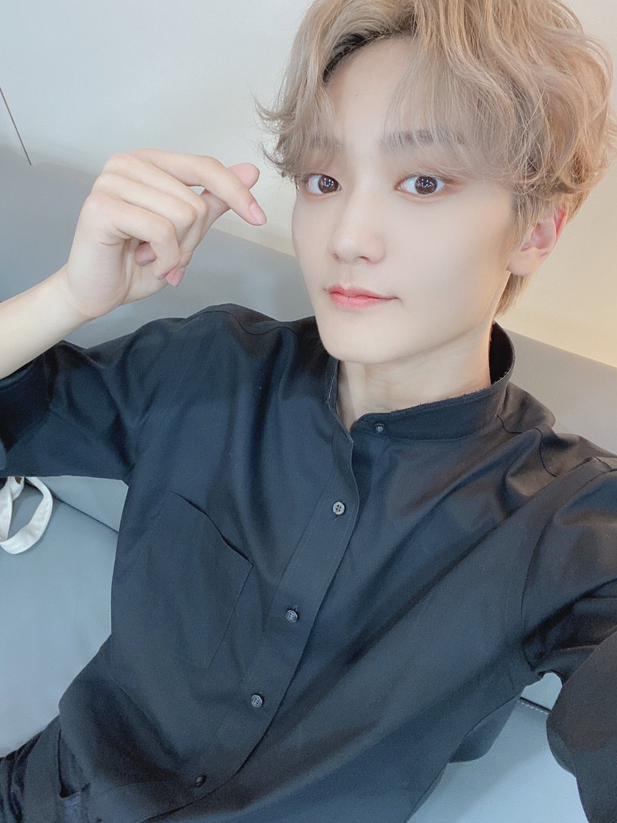 Sexy한가..?Hoxy~~
정모형한테 조금 배워봤습니다 ㅎㅎ
귀여운 영태가 보고싶으시다면 아싸너너댄스!!!! 바로 보러가세요>.<
오늘 하루도 행복하셨기를 바래요~
모두 잘자요~ ٩(ˊᗜˋ*)و
#크래비티 #태영 #약간의섹시미 #아싸너너댄스