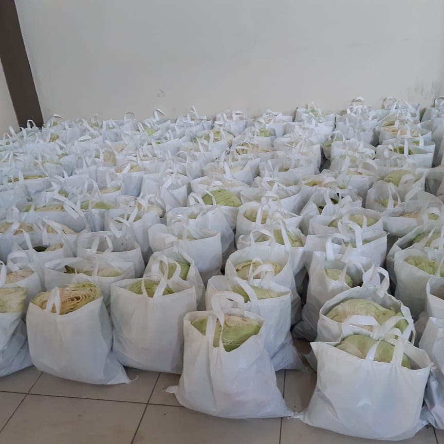 MovCampesinoEc's tweet photo. LA COMUNA SAN PEDRO DE CHONGON ENTREGA 1800 KITS DE ALIMENTOS.
La Brigada Campesina abastece de alimentos para la Comuna San Pedro de Chongon, donde se han entregado alimentos a los sectores mas vulnerables.

Viva la Solidaridad de los Pueblos

#SiSePuedeEcuador https://t.co/R2W21H44P5