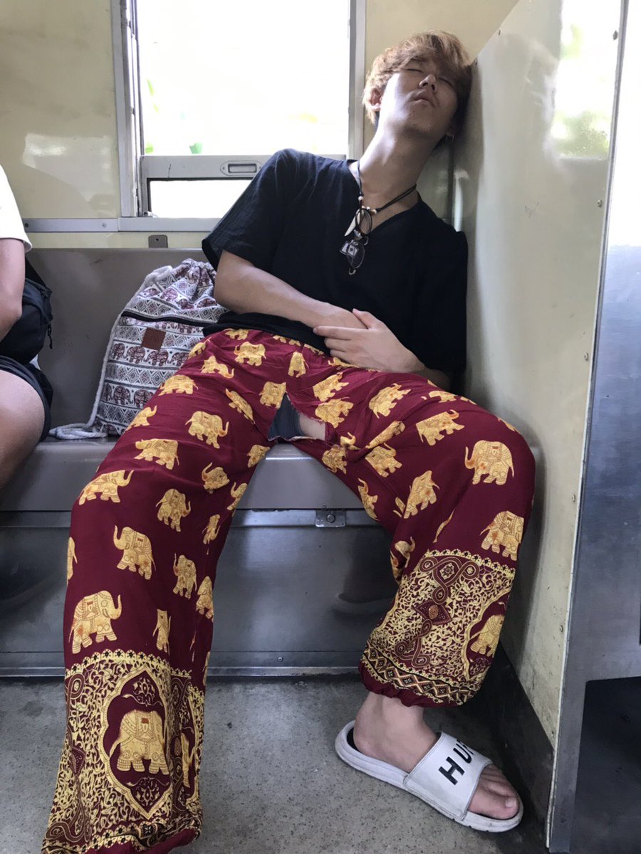 socal0122's tweet photo. タイに行きタイ🇹🇭
1.パンツが裂ける
2.現行犯逮捕
3.タイの象使い
4.ようわからん像の真似 https://t.co/THpFWcYron